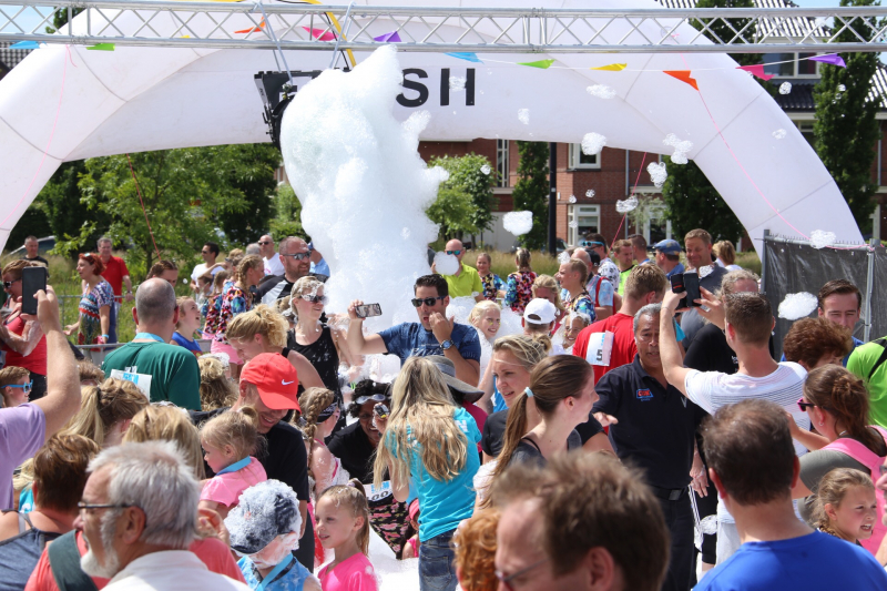 Grote opkomst bij eerste Bubbel Run in Nederland