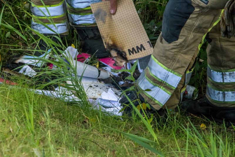SKA-juf ontdekt in brand gestoken tas met schoolspullen