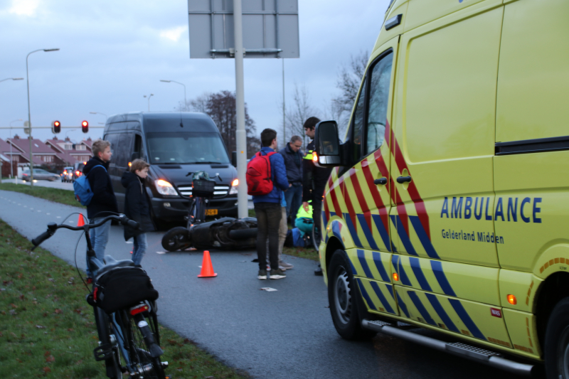 Bromfietser gewond na botsing met fietser
