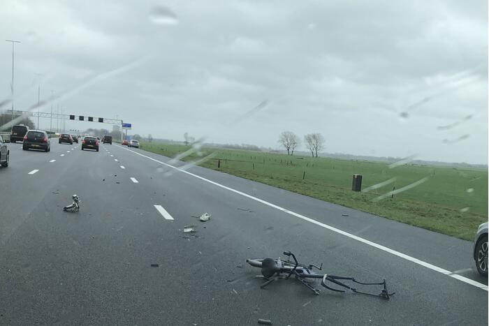 Automobilist verliest fiets op snelweg