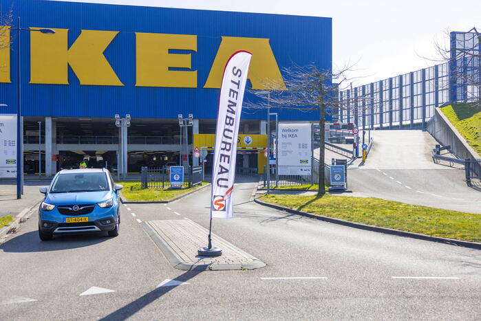 Rustig verloop drive-in stembureau Ikea
