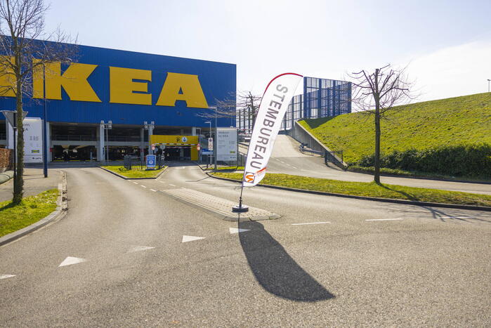 Rustig verloop drive-in stembureau Ikea
