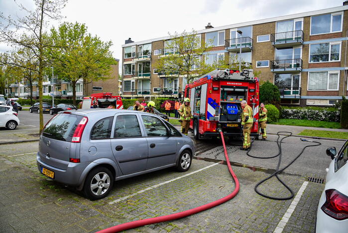 Brand in haag snel onder controle